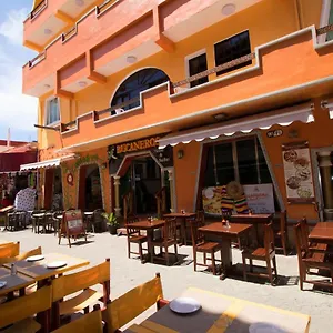 Hotel Bucaneros, Ilha das Mulheres